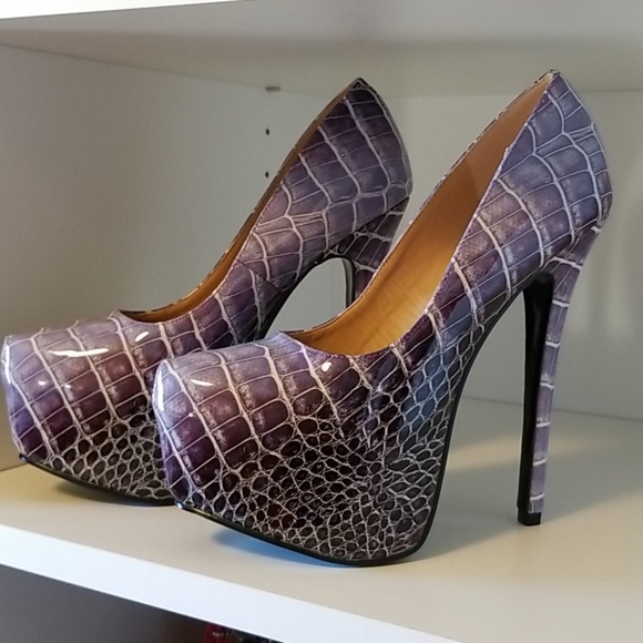 Stiletto heels - Picture 1 of 3